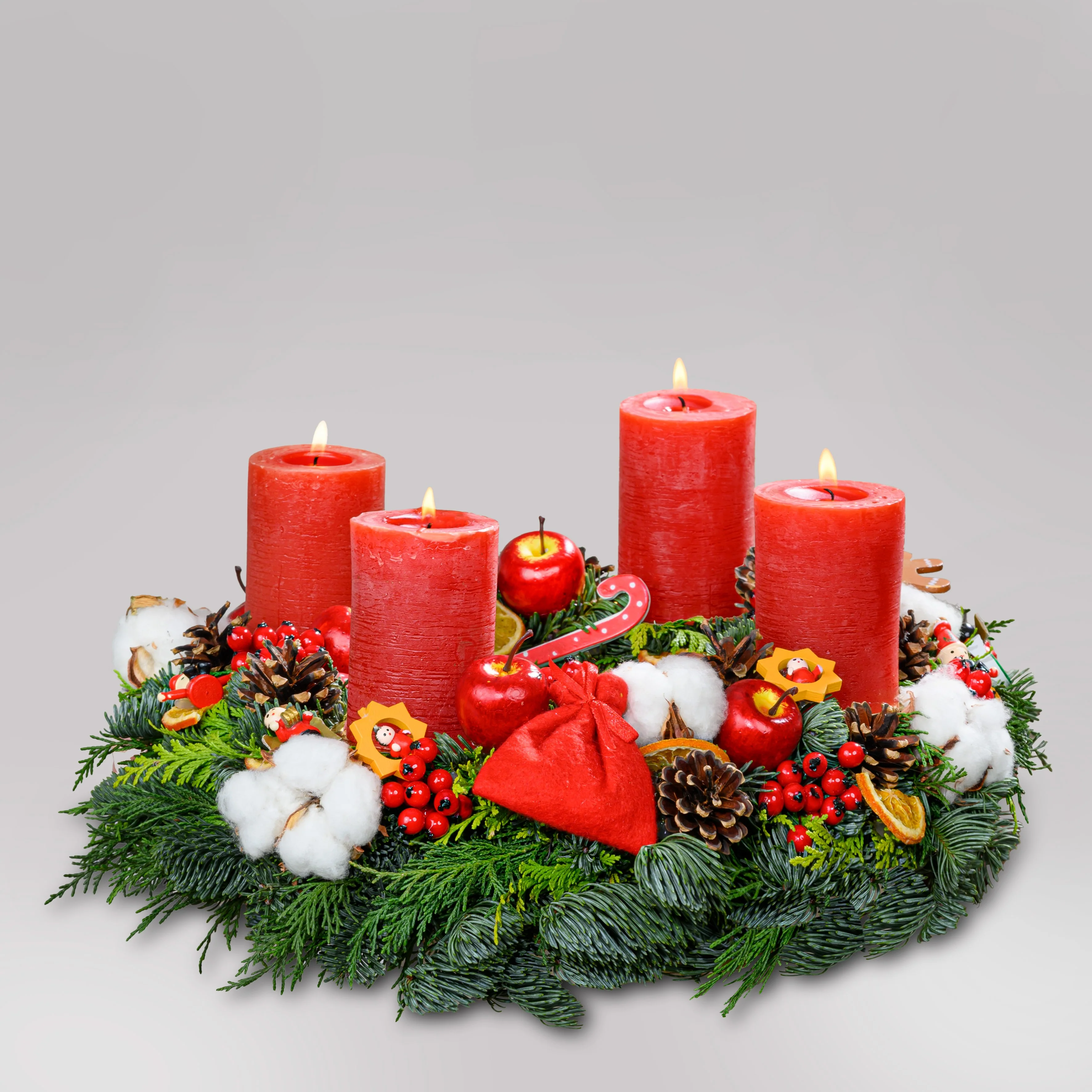 Adventskranz 40 cm Nobilis und Zypresse blau gelb mit rustikalen Kerzen in rot - Image 2